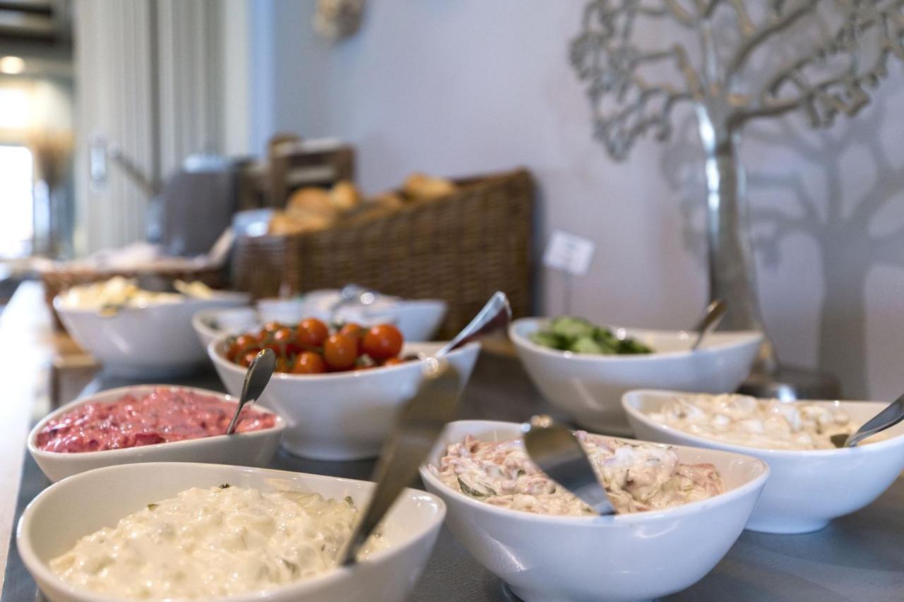 Mein Strandhaus - Hotel, Restaurant & Schwimmbad Тиммендорфер-Штранд Экстерьер фото