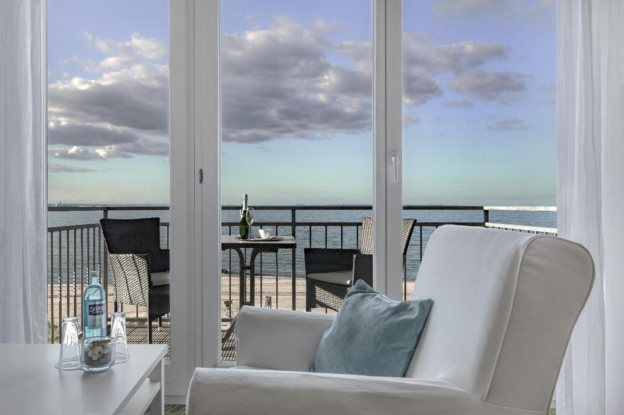 Mein Strandhaus - Hotel, Restaurant & Schwimmbad Тиммендорфер-Штранд Экстерьер фото